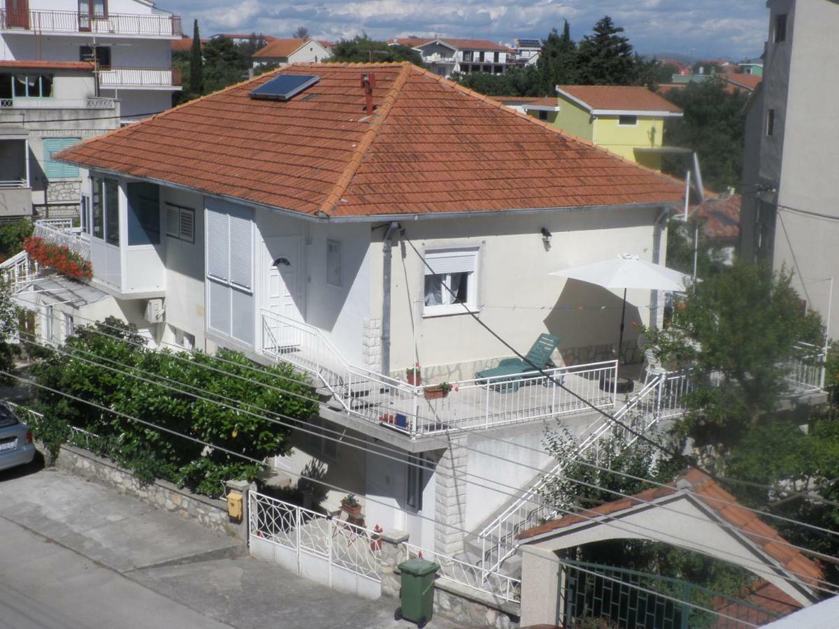 Apartment Ana Vodice Esterno foto