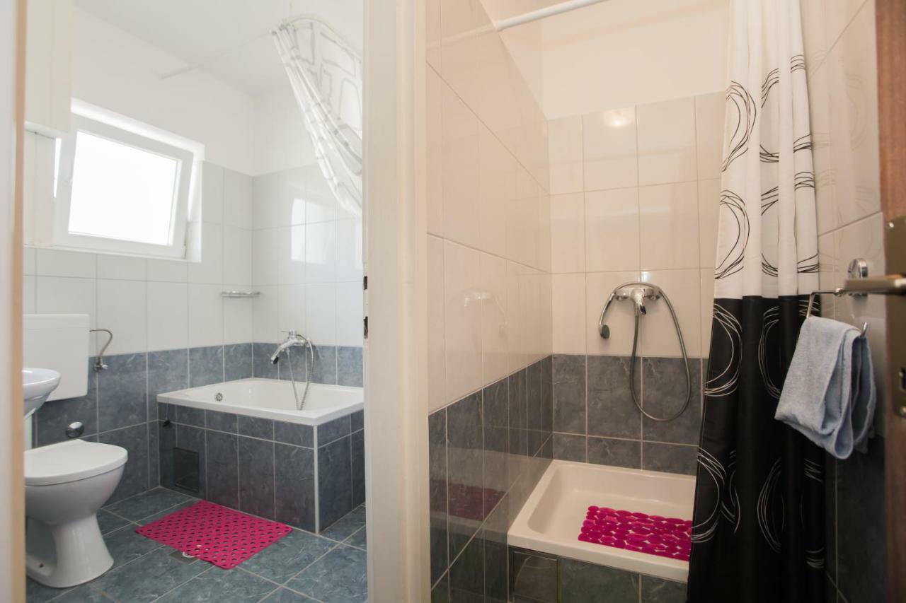 Apartment Ana Vodice Esterno foto