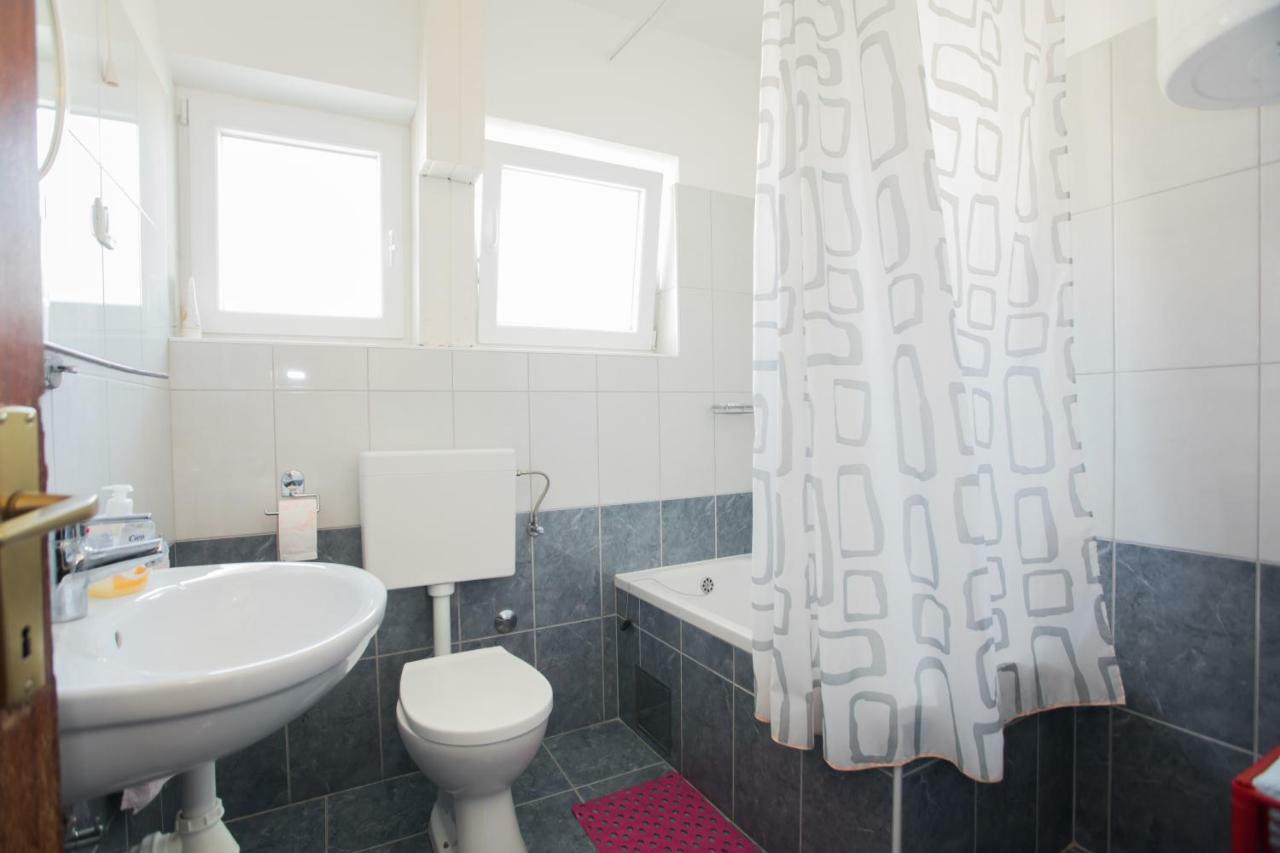 Apartment Ana Vodice Esterno foto